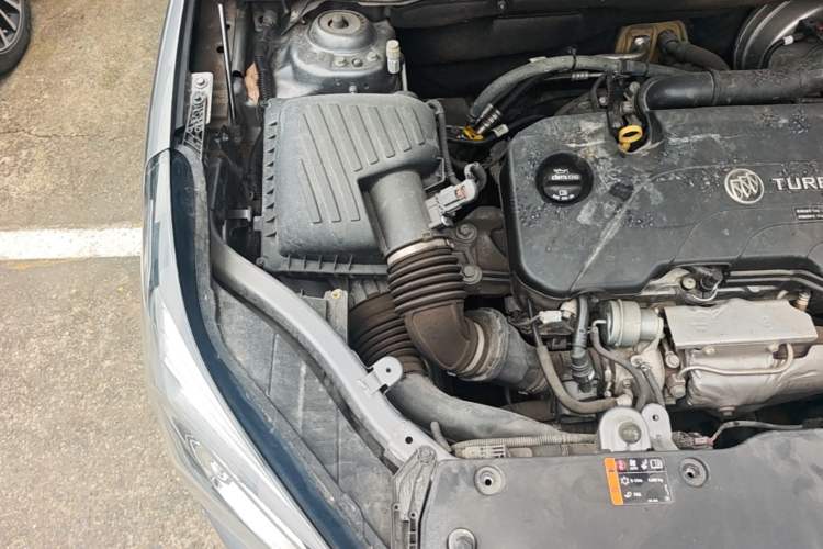 Used Buick Envision 2018 20T Two-Wheel Drive Luxury Model Engine Bay Right