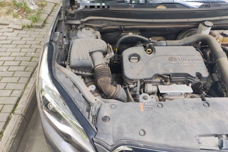 Used Buick Envision 2018 20T Two-Wheel-Drive Elite Model Engine Bay Right
