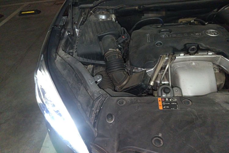 Used Buick Envision 2018 28T Four-Wheel Drive Elite Version Engine Bay Right