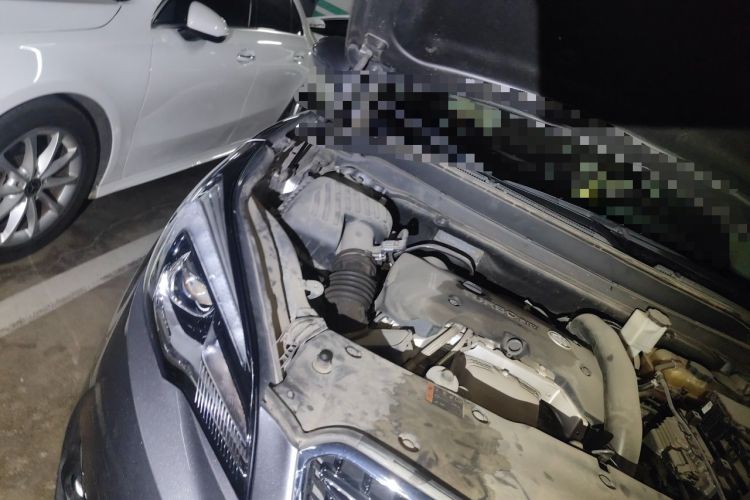 Used Buick Envision 2018 28T Four-Wheel Drive Elite Version Engine Bay Right