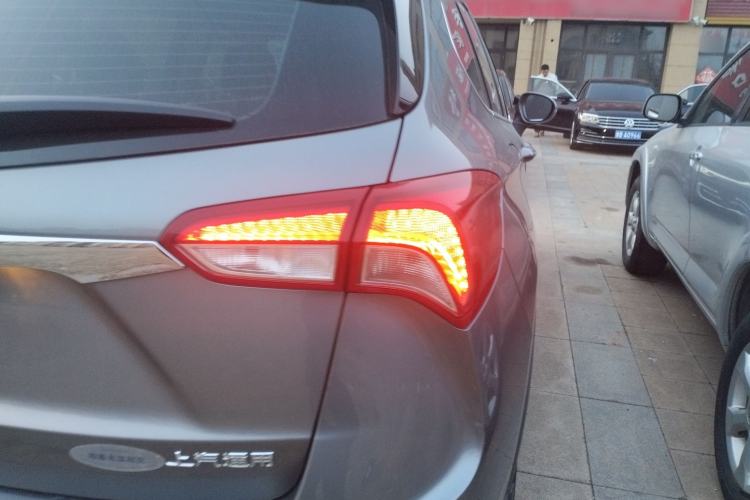 Used Buick Envision 2018 20T Two-Wheel-Drive Leading Model Exterior 3