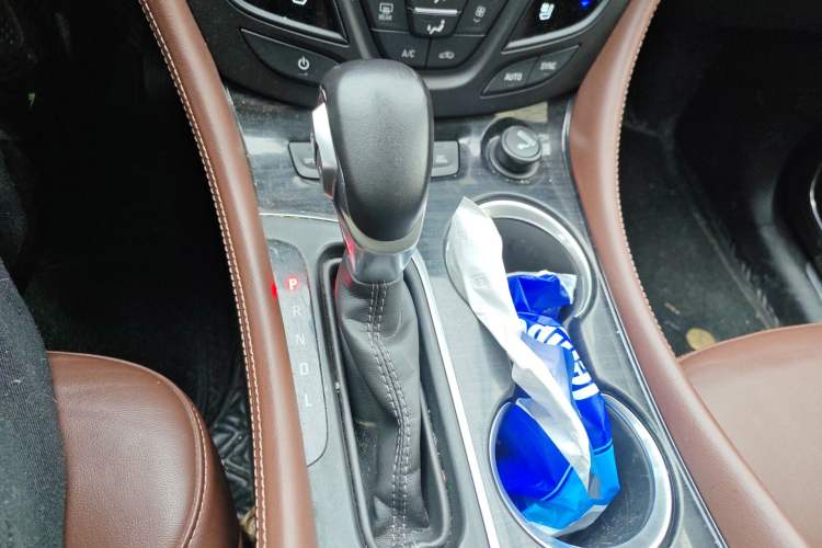 Used Buick Envision 2018 28T All-Wheel-Drive Versatile Sports Flagship Model Gear Lever