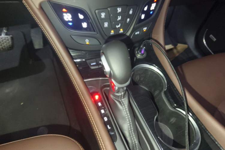 Used Buick Envision 2018 28T All-Wheel-Drive Versatile Sports Flagship Model Gear Lever