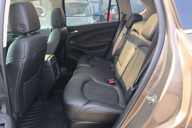 Used Buick Envision 2018 20T Two-Wheel-Drive Leading Model Interior 4