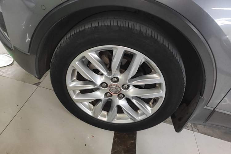 Used Buick Envision 2018 28T Four-Wheel Drive Luxury Model Left Front Wheel Hub