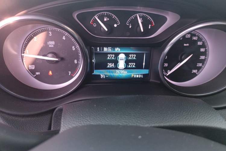 Used Buick Envision 2018 20T Two-Wheel-Drive Leading Model Odometer Close Up