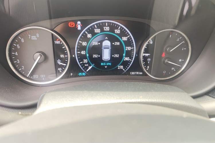 Used Buick Envision 2018 28T Four-Wheel Drive Luxury Model Odometer Close Up