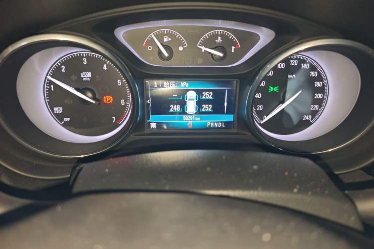 Used Buick Envision 2018 28T Four-Wheel Drive Elite Version Odometer Close Up