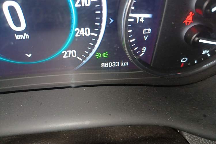 Used Buick Envision 2018 28T All-Wheel-Drive Versatile Sports Flagship Model Odometer Close Up