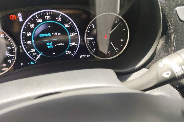 Used Buick Envision 2018 28T Four-Wheel Drive Luxury Model Odometer Close Up