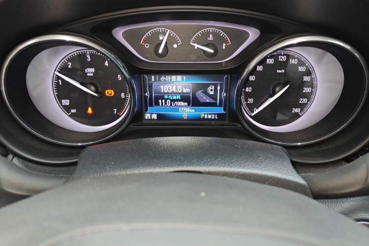 Used Buick Envision 2018 28T Four-Wheel Drive Elite Version Odometer Close Up