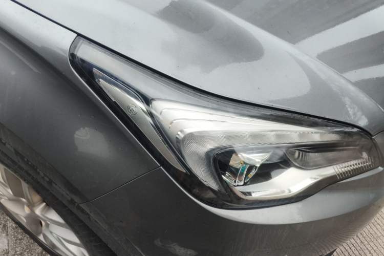 Used Buick Envision 2018 28T Four-Wheel Drive Elite Version Right Front Headlight
