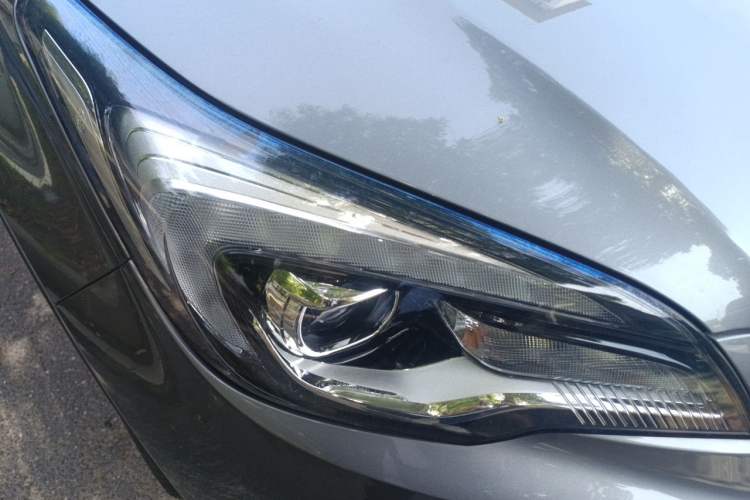 Used Buick Envision 2018 28T Four-Wheel Drive Elite Version Right Front Headlight