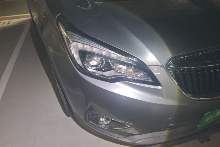 Used Buick Envision 2018 28T Four-Wheel Drive Elite Version Right Front Headlight