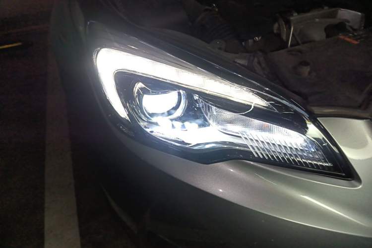 Used Buick Envision 2018 28T Four-Wheel Drive Elite Version Right Front Headlight