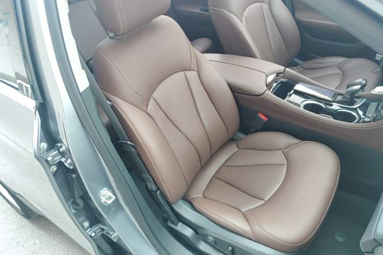 Used Buick Envision 2018 28T Four-Wheel Drive Luxury Model Right Front Seat