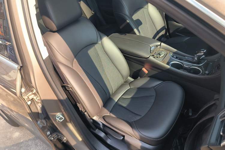 Used Buick Envision 2018 20T Two-Wheel-Drive Leading Model Right Front Seat