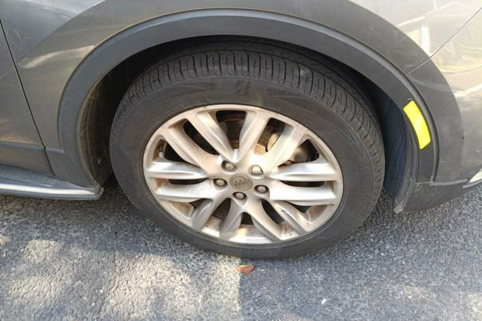 Used Buick Envision 2018 28T Four-Wheel Drive Elite Version Right Front Wheel Hub
