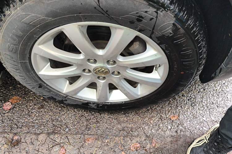Used Buick Envision 2018 20T Two-Wheel-Drive Elite Model Right Front Wheel Hub