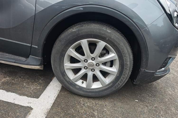 Used Buick Envision 2018 20T Two-Wheel Drive Luxury Model Right Front Wheel Hub