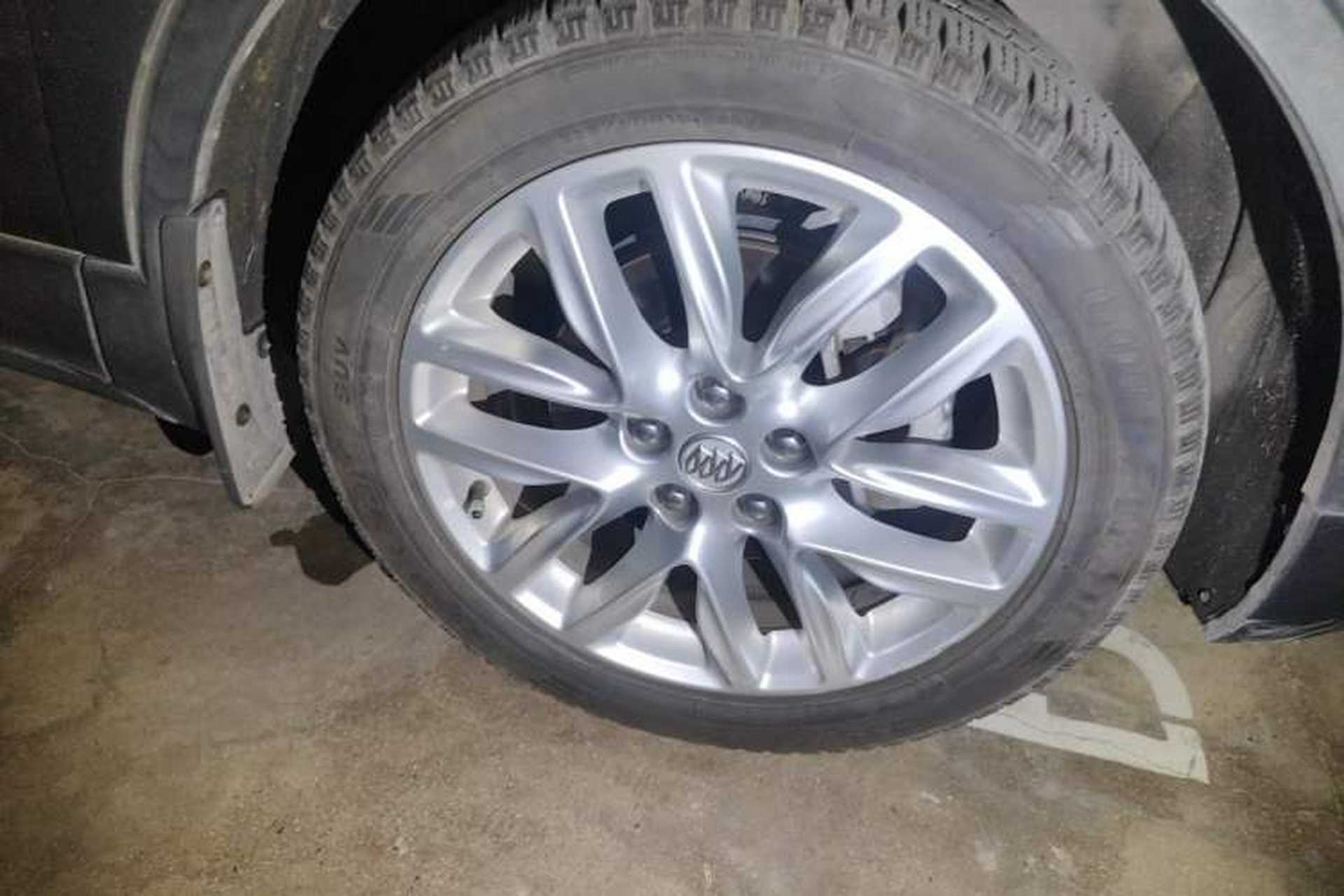 Used Buick Envision 2018 28T Four-Wheel Drive Elite Version Right Front Wheel Hub