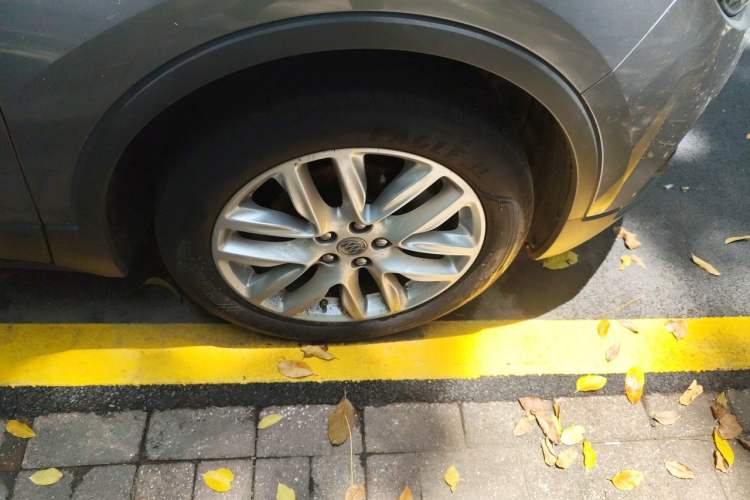 Used Buick Envision 2018 28T Four-Wheel Drive Luxury Model Right Front Wheel Hub