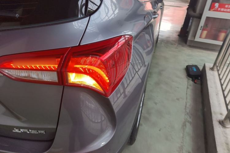 Used Buick Envision 2018 28T Four-Wheel Drive Elite Version Right Rear Taillight