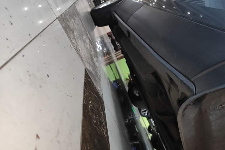 Used Buick Envision 2018 28T Four-Wheel Drive Luxury Model Right Side Sill