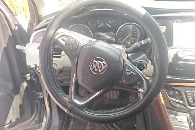 Used Buick Envision 2018 20T Two-Wheel Drive Luxury Model Steering Wheel