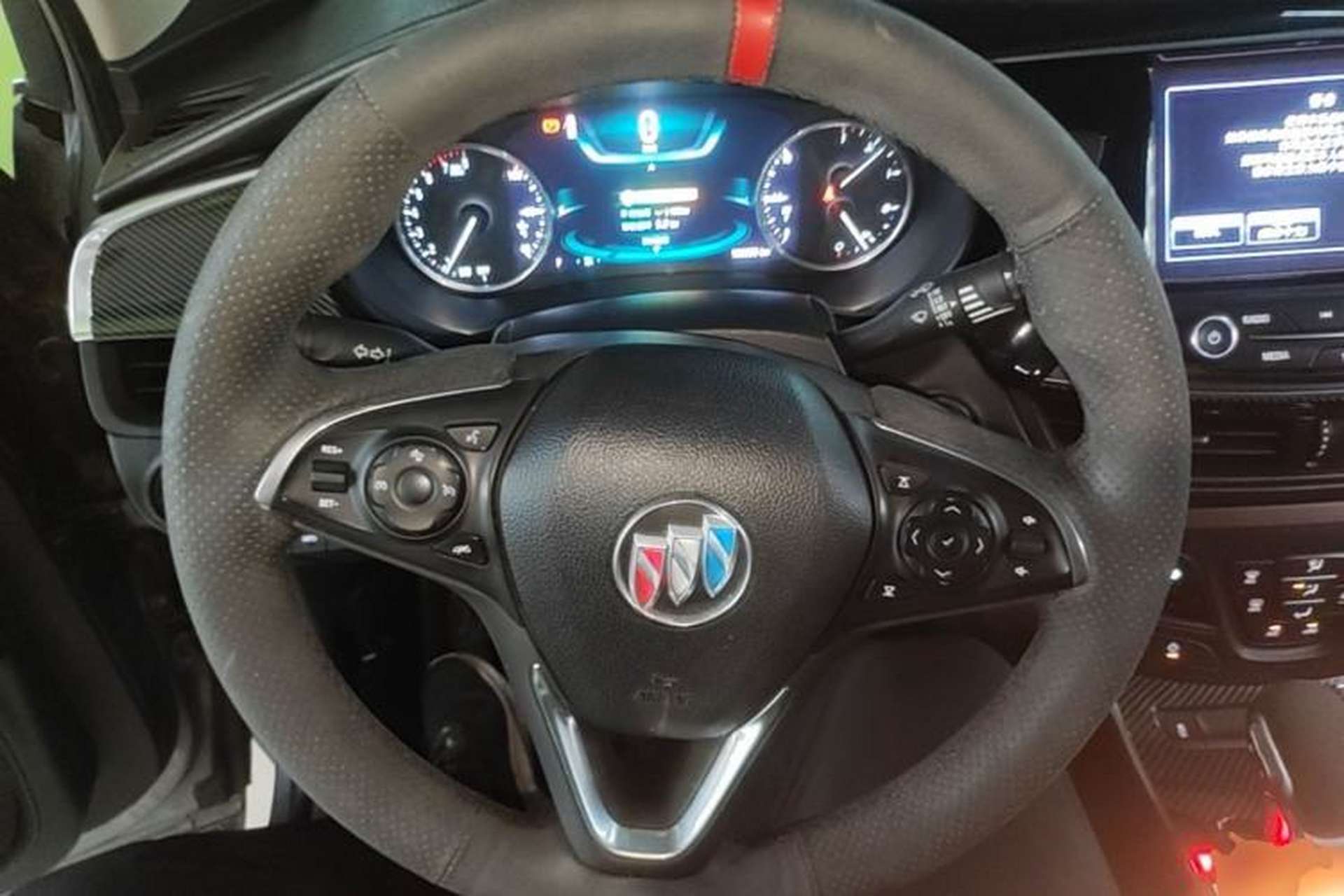 Used Buick Envision 2018 28T Four-Wheel Drive Luxury Model Steering Wheel
