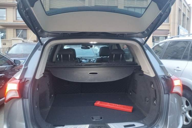 Used Buick Envision 2018 20T Two-Wheel-Drive Leading Model Trunk