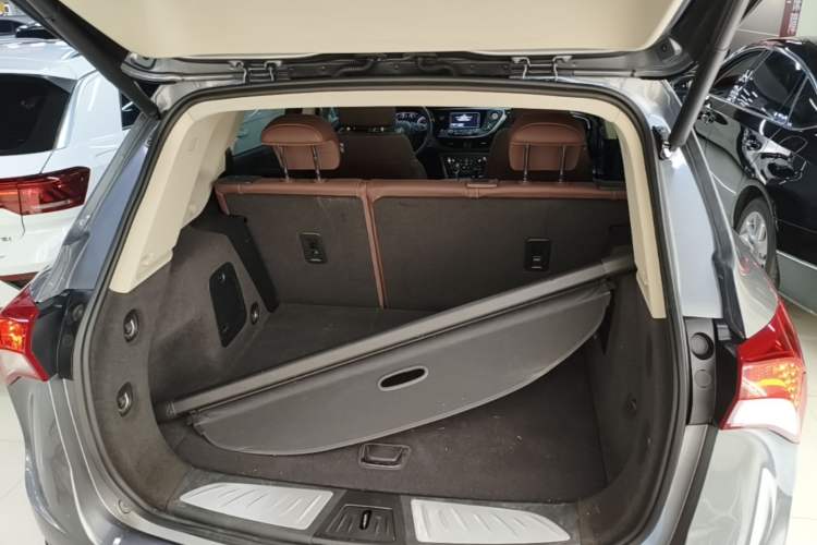 Used Buick Envision 2018 20T Two-Wheel Drive Luxury Model Trunk