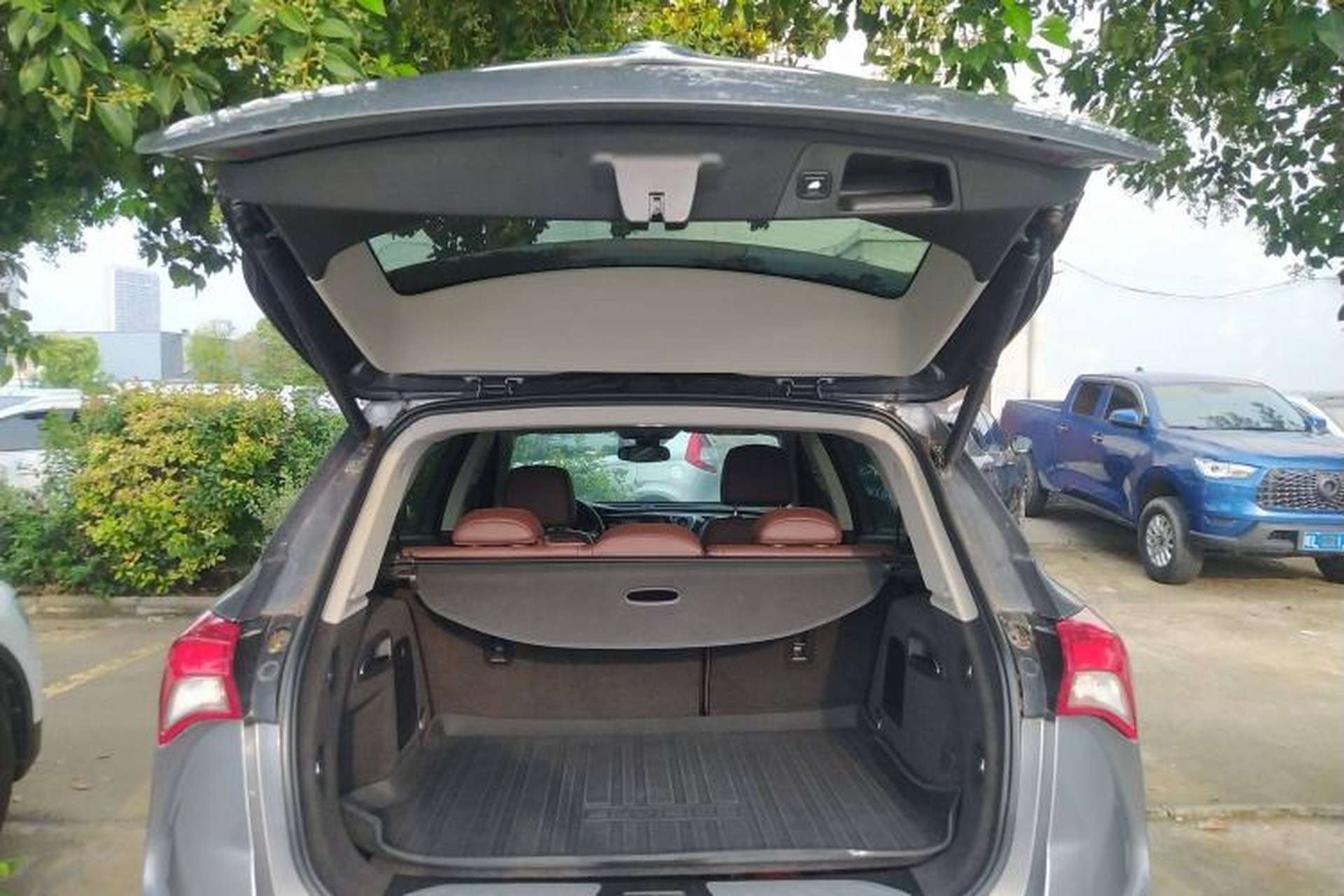 Used Buick Envision 2018 28T Four-Wheel Drive Luxury Model Trunk