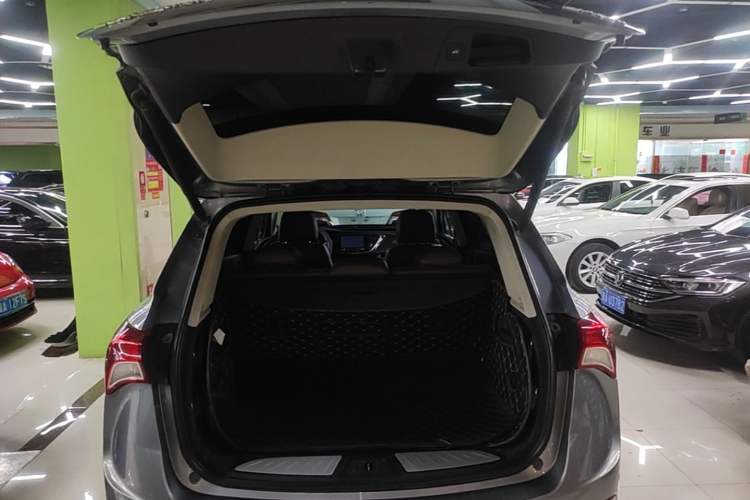 Used Buick Envision 2018 28T Four-Wheel Drive Luxury Model Trunk