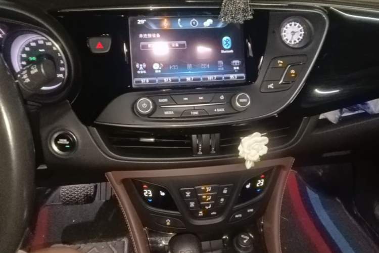 Used Buick Envision 2018 20T Two-Wheel Drive Luxury Model Audio And AC Panel