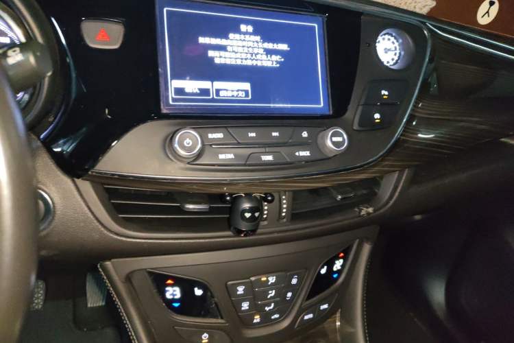 Used Buick Envision 2018 20T Two-Wheel-Drive Elite Model Audio And AC Panel