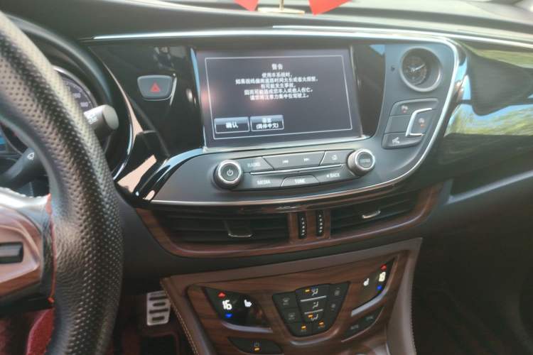 Used Buick Envision 2018 20T Two-Wheel Drive Luxury Model Audio And AC Panel