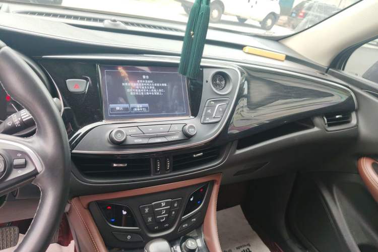 Used Buick Envision 2018 28T Four-Wheel Drive Luxury Model Audio And AC Panel