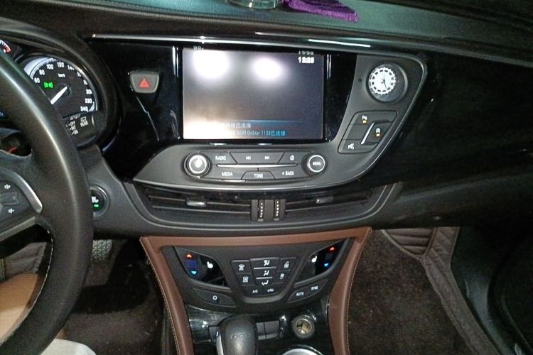 Used Buick Envision 2018 20T Two-Wheel Drive Luxury Model Audio And AC Panel