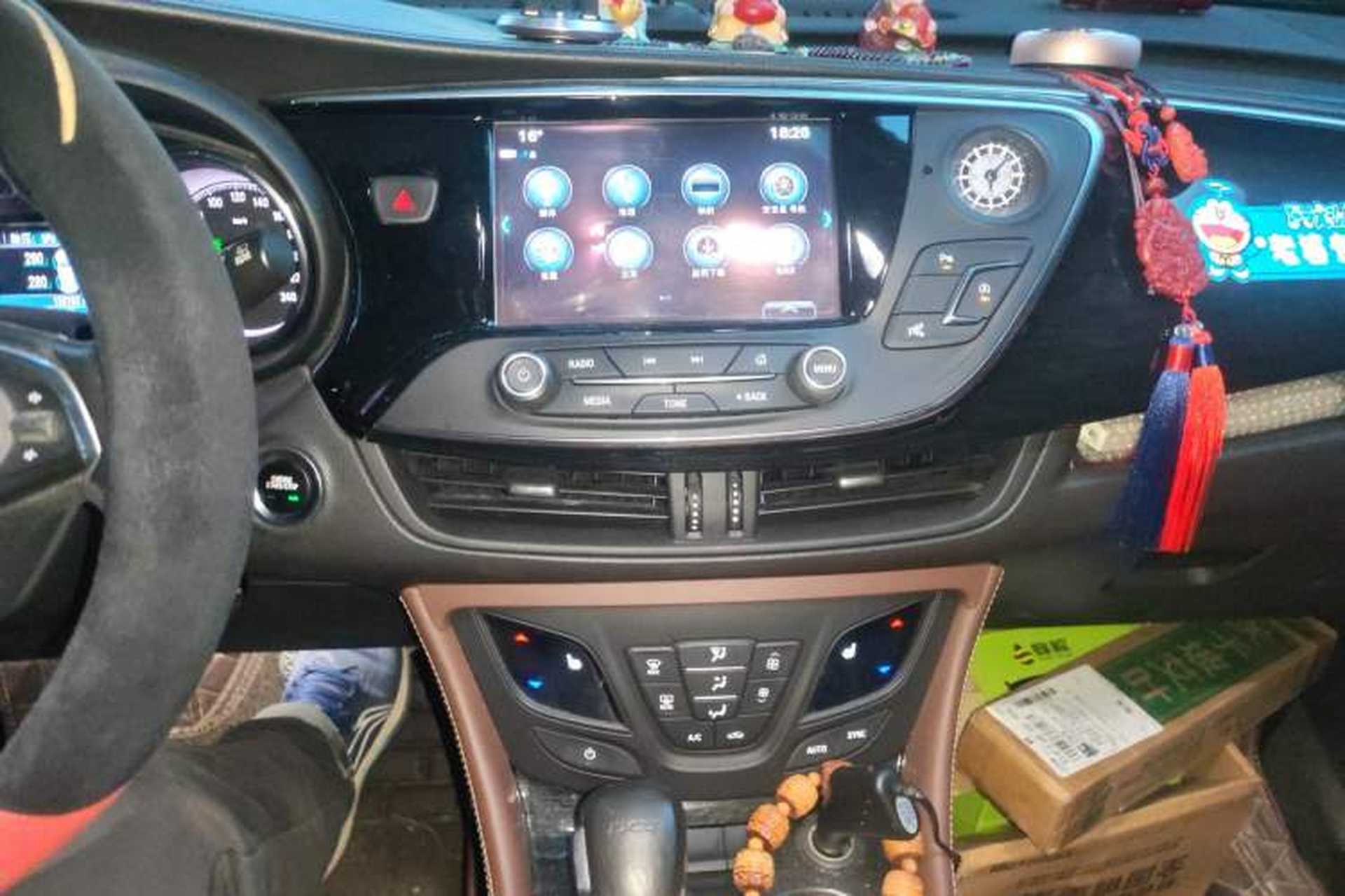 Used Buick Envision 2018 20T Two-Wheel Drive Luxury Model Audio And AC Panel