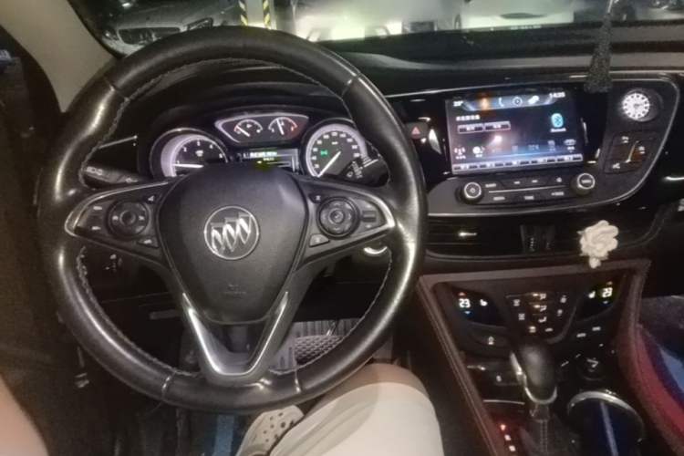 Used Buick Envision 2018 20T Two-Wheel Drive Luxury Model Center Console