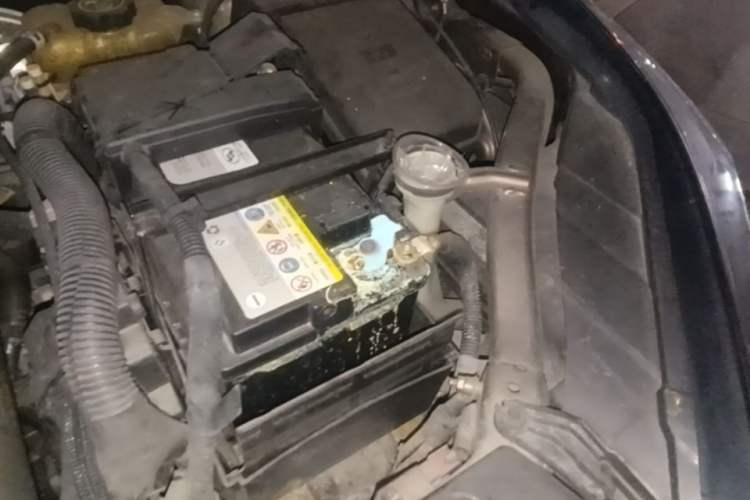 Used Buick Envision 2018 20T Two-Wheel Drive Luxury Model Engine Bay Left
