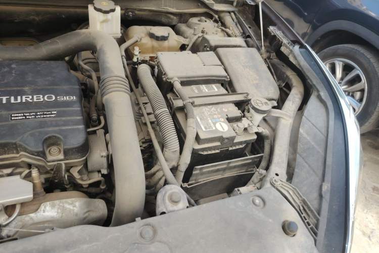 Used Buick Envision 2018 20T Two-Wheel Drive Luxury Model Engine Bay Left