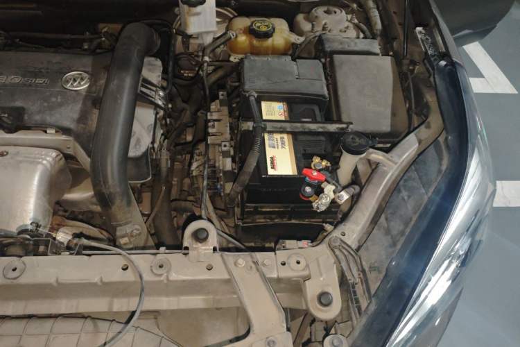 Used Buick Envision 2018 28T Four-Wheel Drive Luxury Model Engine Bay Left