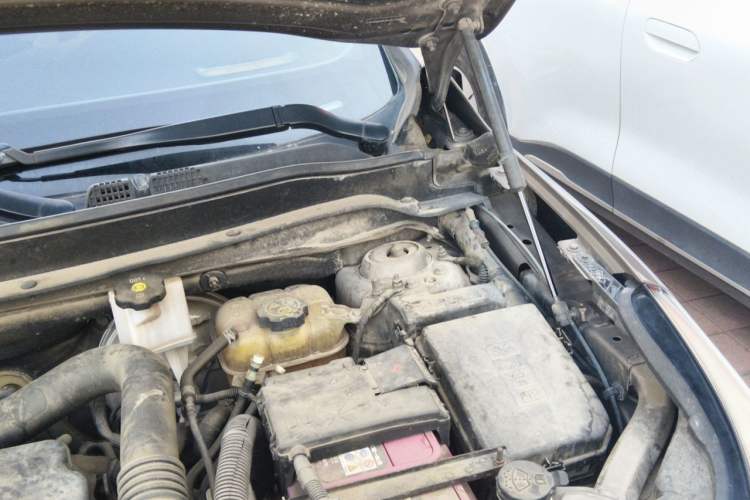 Used Buick Envision 2018 20T Two-Wheel-Drive Elite Model Engine Bay Left
