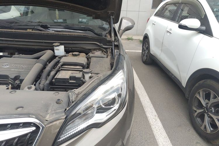 Used Buick Envision 2018 20T Two-Wheel Drive Luxury Model Engine Bay Left