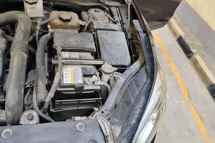 Used Buick Envision 2018 20T Two-Wheel Drive Luxury Model Engine Bay Left