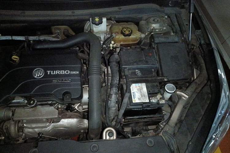Used Buick Envision 2018 20T Two-Wheel Drive Luxury Model Engine Bay Left