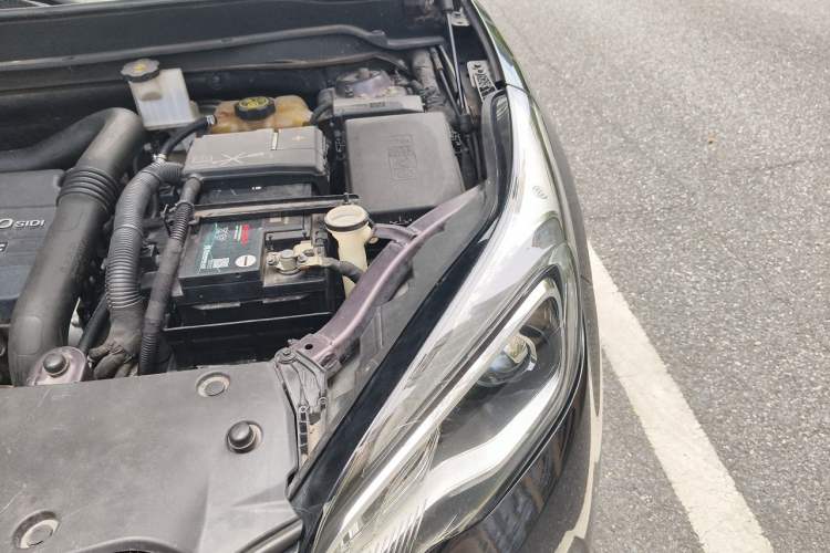 Used Buick Envision 2018 20T Two-Wheel-Drive Elite Model Engine Bay Left