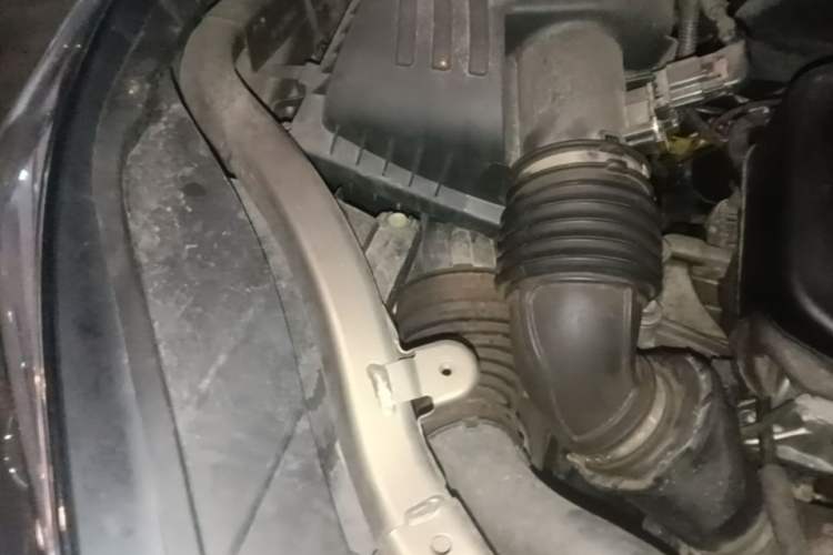 Used Buick Envision 2018 20T Two-Wheel Drive Luxury Model Engine Bay Right